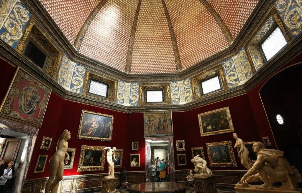 VR-Uffizi Gallery-Italy on a Budget Tours
