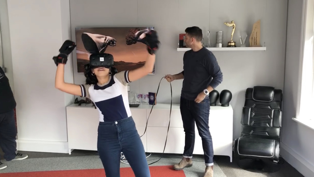 Noor playing virtual reality game